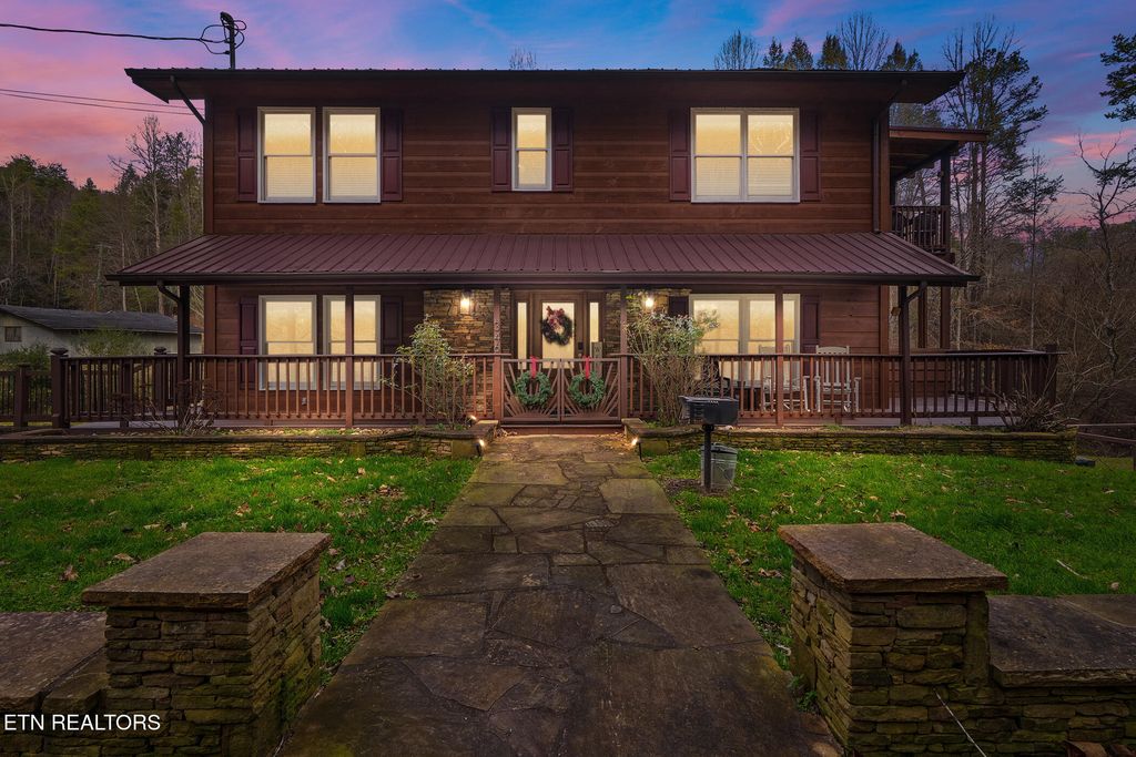 Photo of 346 Autumn Lane, Gatlinburg, TN 37738 (MLS # 1325080)