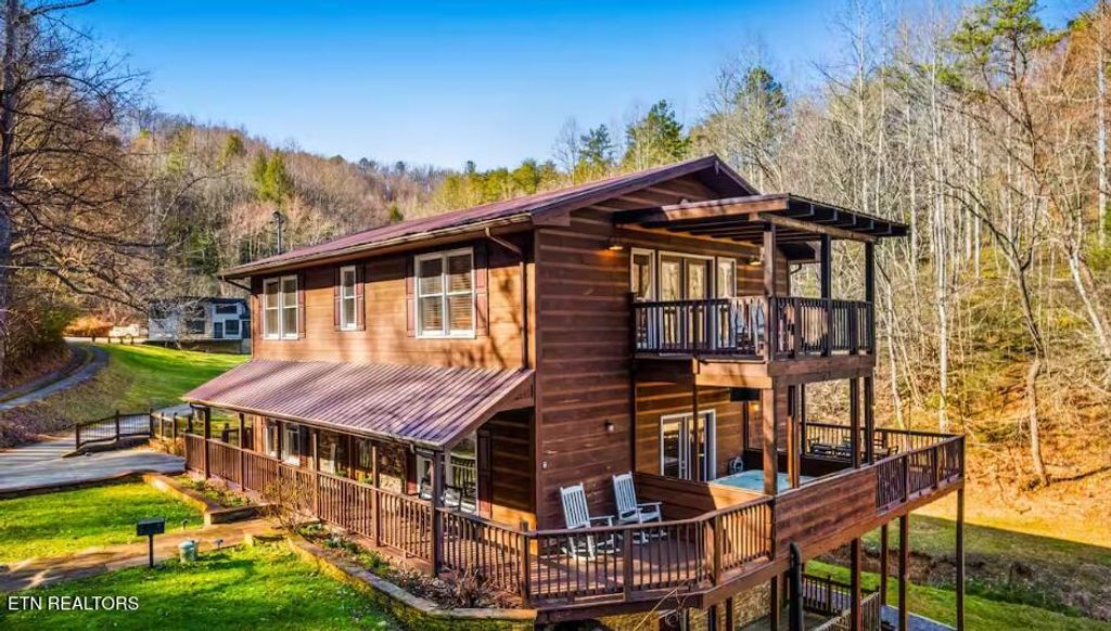 Photo of 346 Autumn Lane, Gatlinburg, TN 37738 (MLS # 1325080)