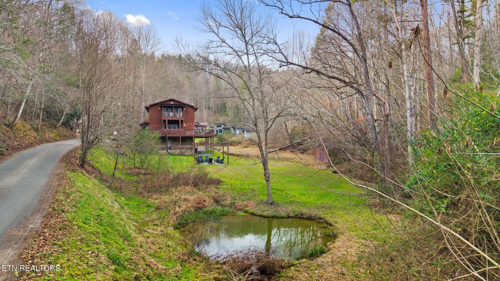 Photo of 346 Autumn Lane, Gatlinburg, TN 37738 (MLS # 1325080)