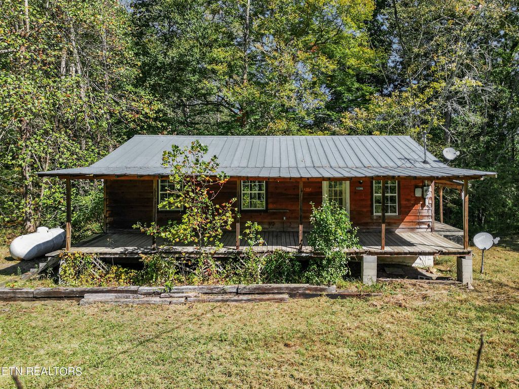 Photo of 10386 Petros Hwy, Oliver Springs, TN 37840 (MLS # 1280806)