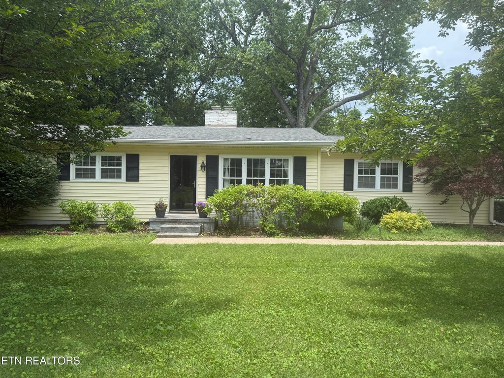 Photo of 8001 Hayden Drive, Knoxville, TN 37919 (MLS # 1304076)