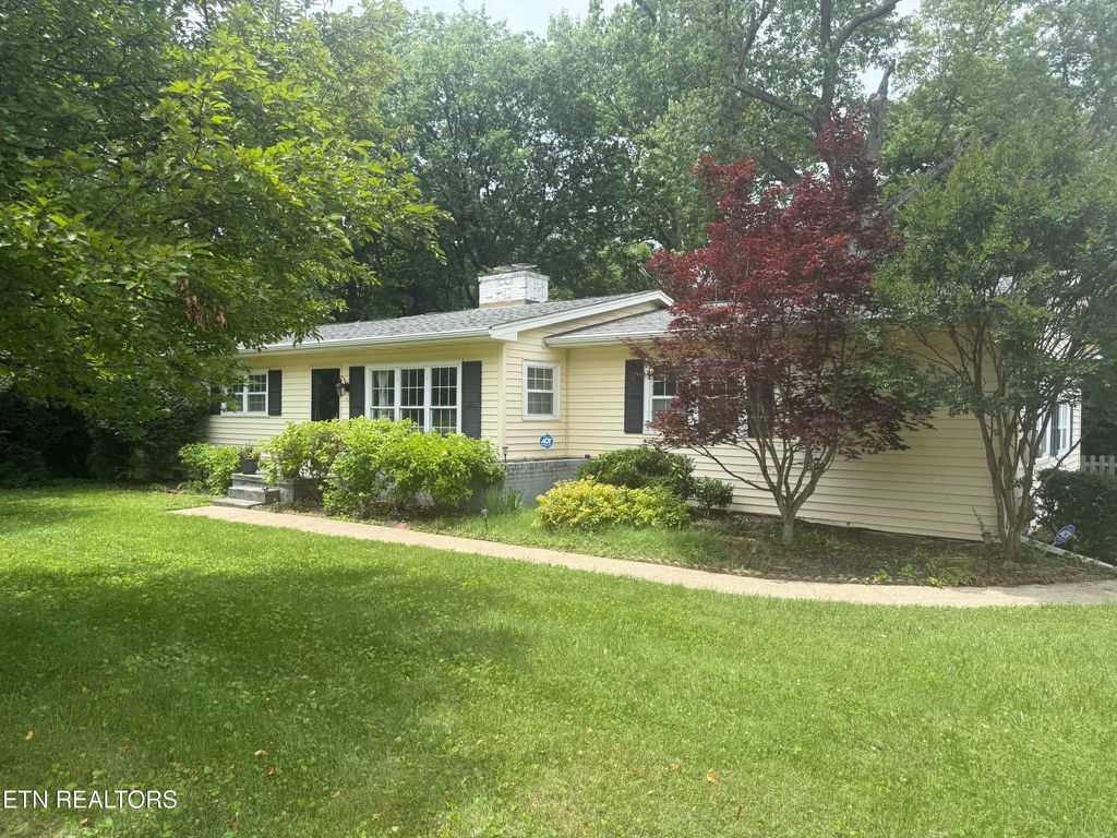 Photo of 8001 Hayden Drive, Knoxville, TN 37919 (MLS # 1304076)