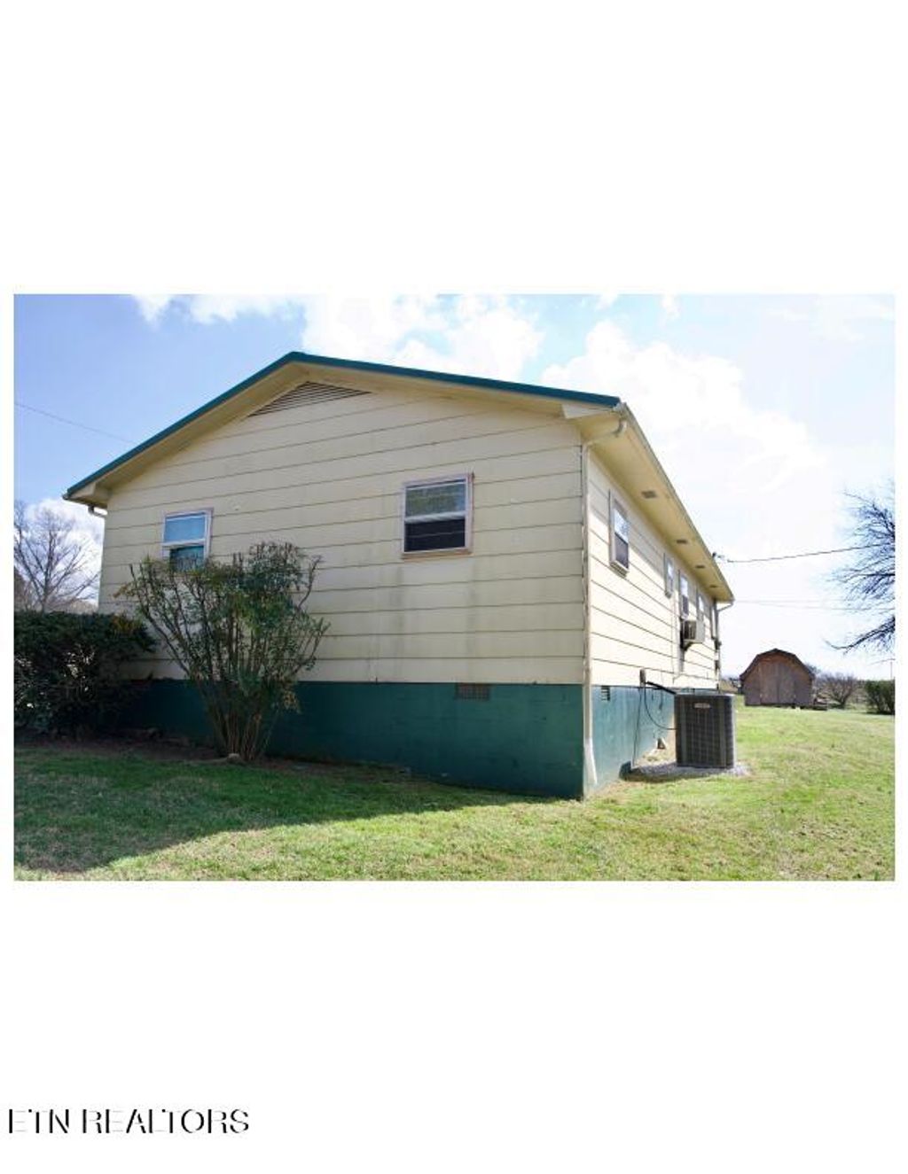 Photo of 105 Patton St, Sweetwater, TN 37874 (MLS # 1332046)