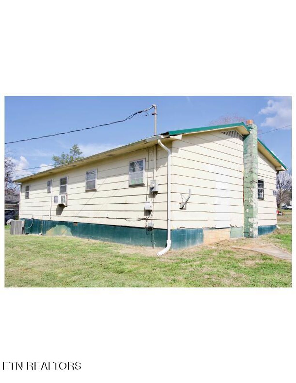 Photo of 105 Patton St, Sweetwater, TN 37874 (MLS # 1332046)