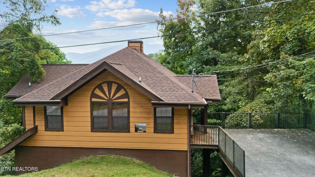 Photo of 2016 Luzerne Drive, Gatlinburg, TN 37738 (MLS # 1316807)