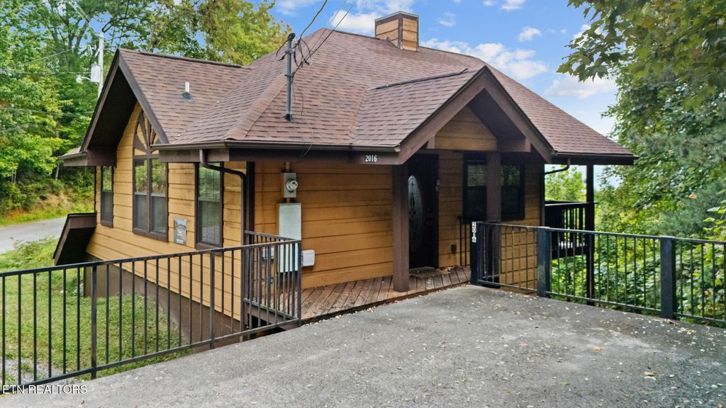 Photo of 2016 Luzerne Drive, Gatlinburg, TN 37738 (MLS # 1316807)