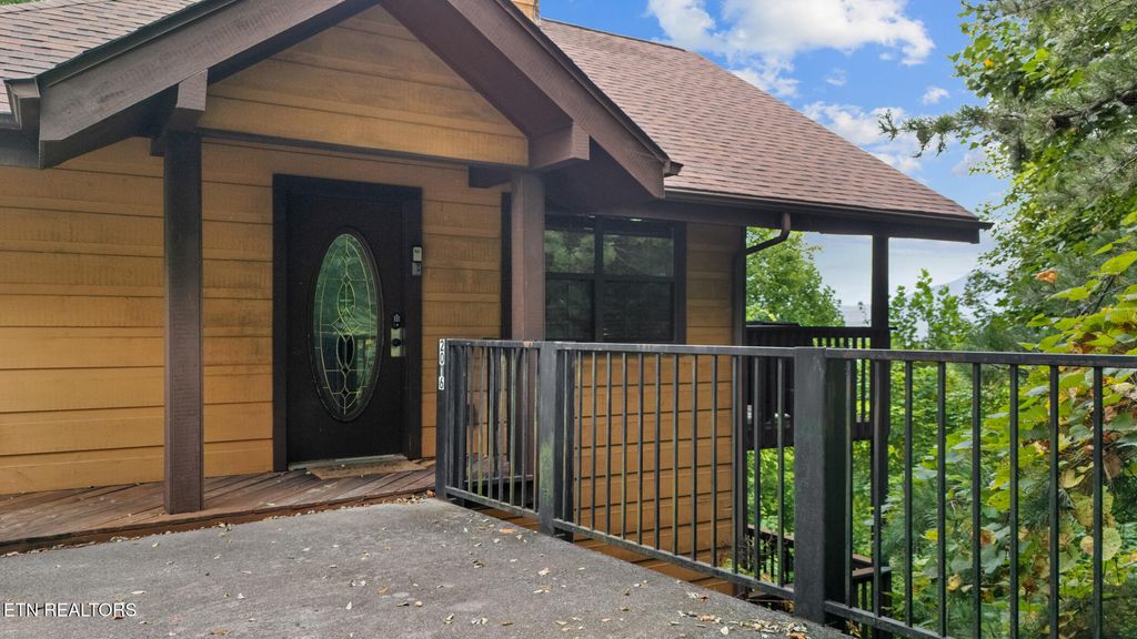 Photo of 2016 Luzerne Drive, Gatlinburg, TN 37738 (MLS # 1316807)