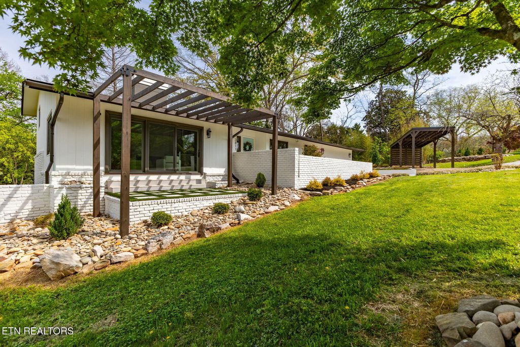 Photo of 3811 Taliluna Ave, Knoxville, TN 37919 (MLS # 1335409)