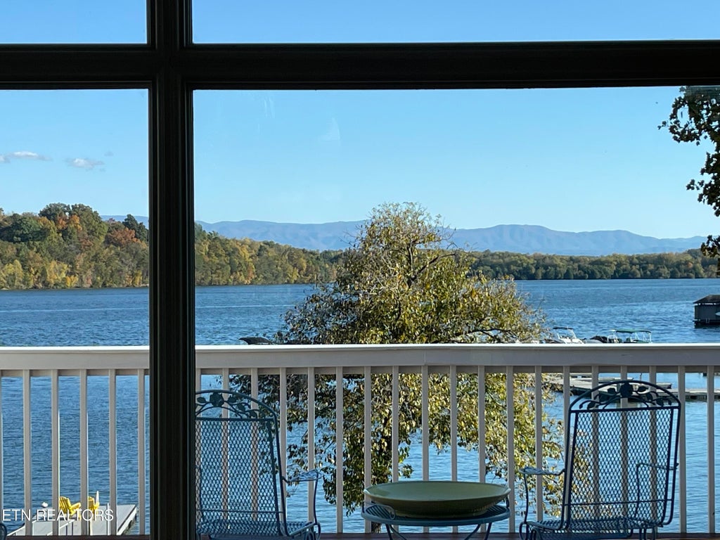 Photo of 690 Rarity Bay Pkwy, Vonore, TN 37885 (MLS # 1243654)