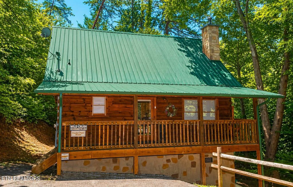 Photo of 837 Sunrise Blvd, Sevierville, TN 37862 (MLS # 1338096)