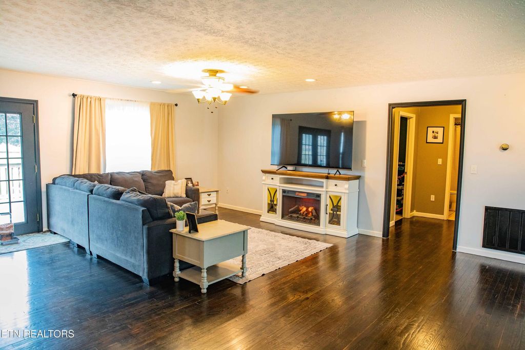 Photo of 134 Julia Lane, Speedwell, TN 37870 (MLS # 1328311)