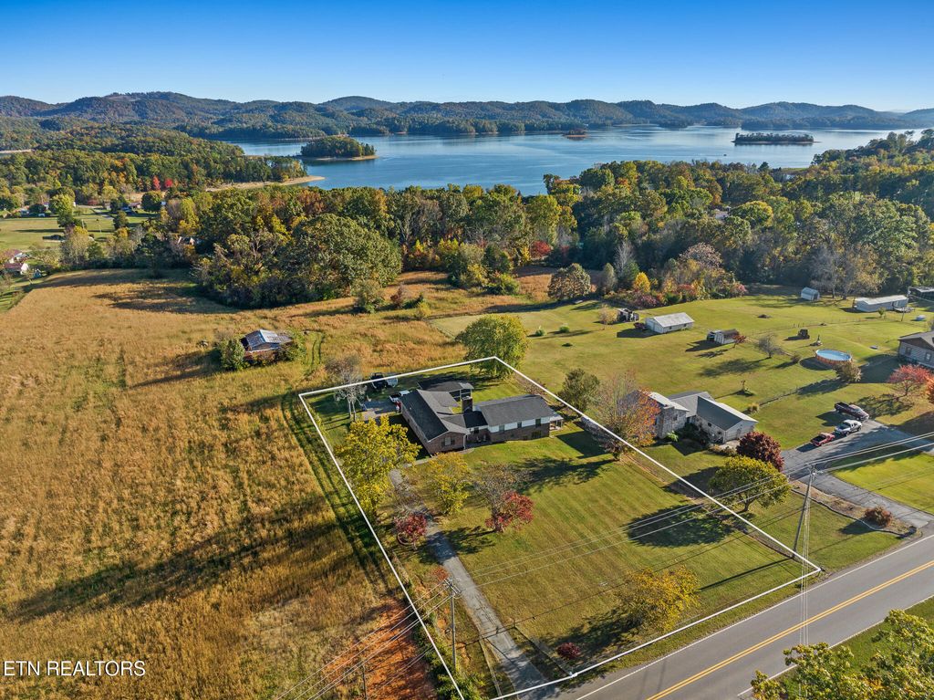 Photo of 5429 Lakeshore Drive, Bean Station, TN 37708 (MLS # 1280660)