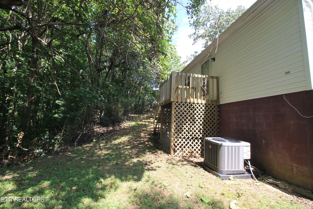 Photo of 239 Skyline Drive, Harriman, TN 37748 (MLS # 1313504)