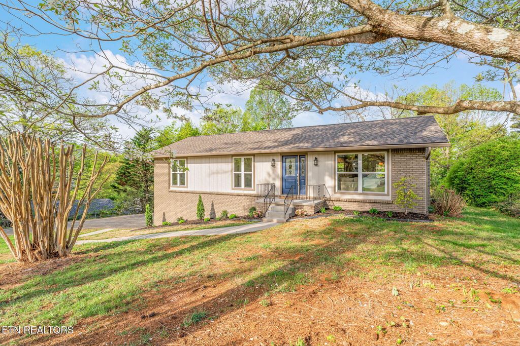 Photo of 1225 Galewood Rd, Knoxville, TN 37919 (MLS # 1336166)