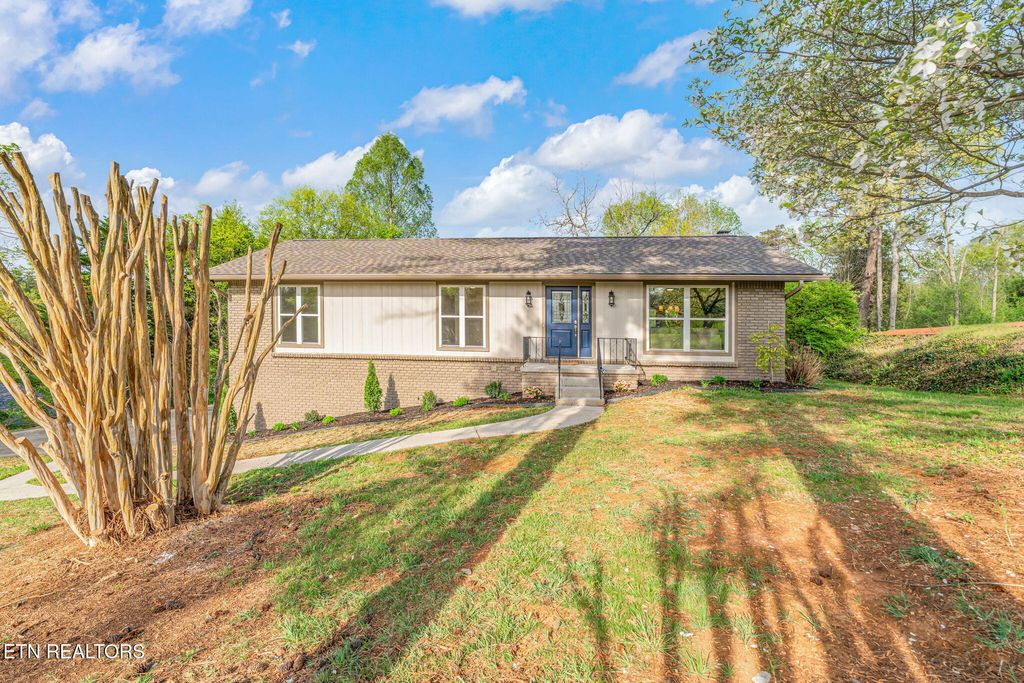 Photo of 1225 Galewood Rd, Knoxville, TN 37919 (MLS # 1336166)