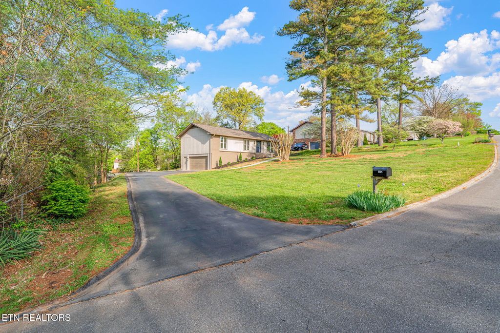 Photo of 1225 Galewood Rd, Knoxville, TN 37919 (MLS # 1336166)