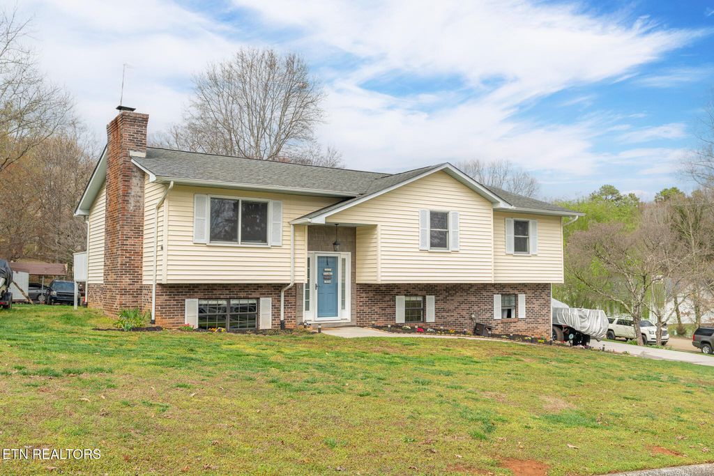 Photo of 3102 Fairoaks Drive, Maryville, TN 37803 (MLS # 1332278)