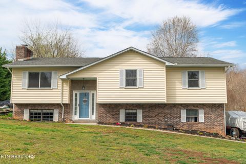 Photo of 3102 Fairoaks Drive, Maryville, TN 37803 (MLS # 1332278)