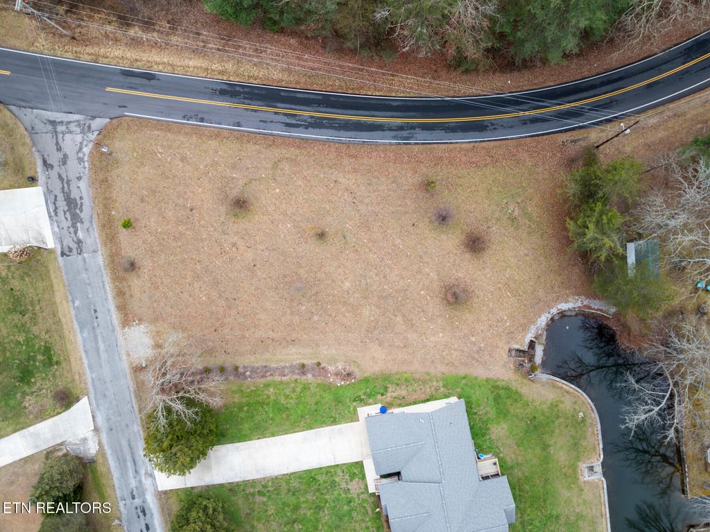 Photo of 9435 Cherokee Tr, Crossville, TN 38572 (MLS # 1326357)