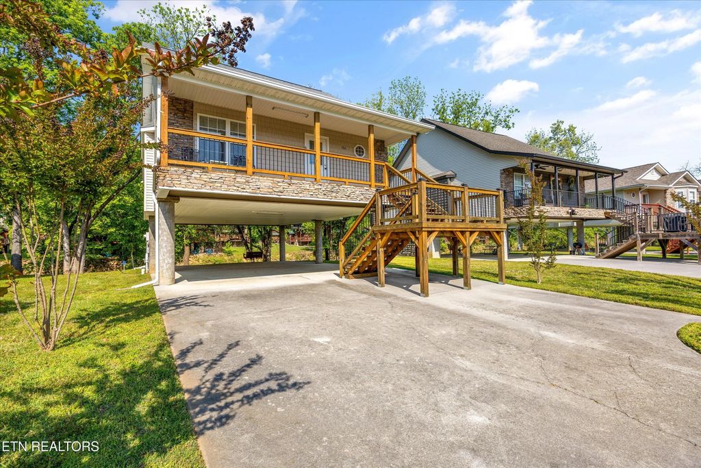 Photo of 566 Tanasi Tr, Pigeon Forge, TN 37863 (MLS # 1338720)