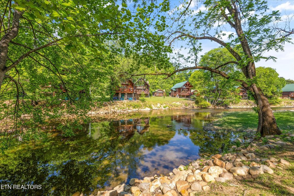 Photo of 566 Tanasi Tr, Pigeon Forge, TN 37863 (MLS # 1338720)