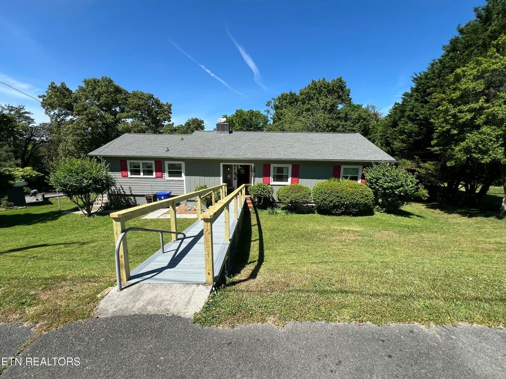 Photo of 107 Nixon Rd, Oak Ridge, TN 37830 (MLS # 1339170)