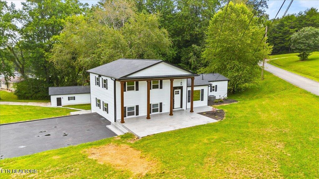 Photo of 219 Reba Ave, Harriman, TN 37748 (MLS # 1314414)