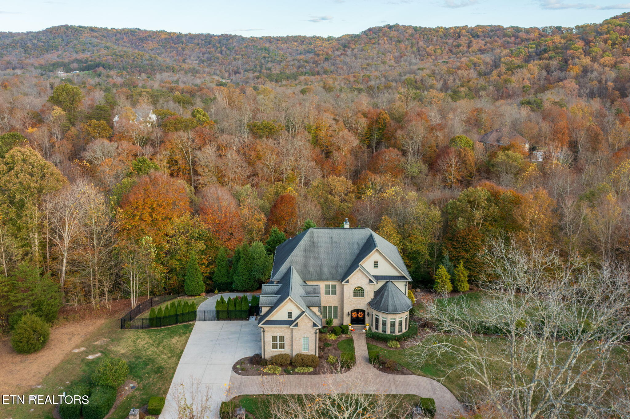 4546 Highland Woods Way