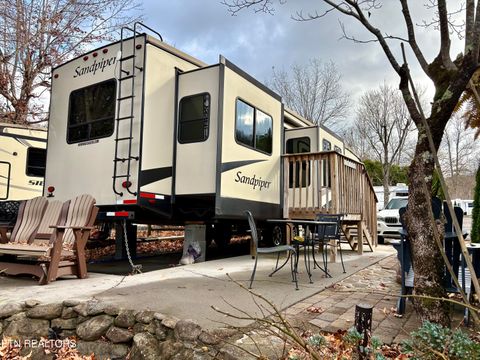 Tiny photo for 4229 East Pkwy, Gatlinburg, TN 37738 (MLS # 1322646)