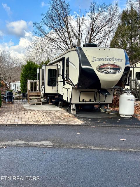 Photo of 4229 East Pkwy, Gatlinburg, TN 37738 (MLS # 1322646)