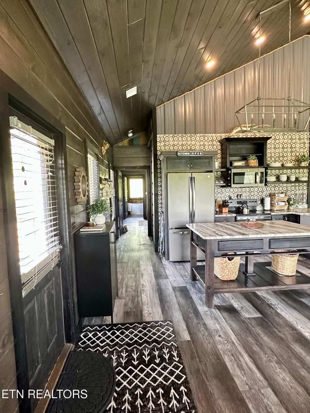 Photo of 330 Oak Lake Drive, Sevierville, TN 37876 (MLS # 1339882)