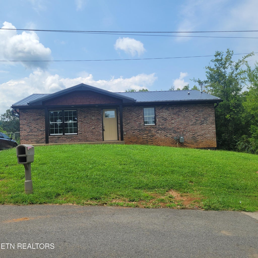 Photo of 709 8th St, Newport, TN 37821 (MLS # 1352320)