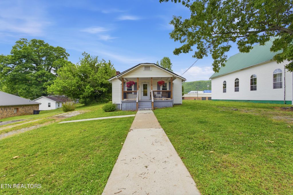 Photo of 118 Woody Ave, Harriman, TN 37748 (MLS # 1340209)