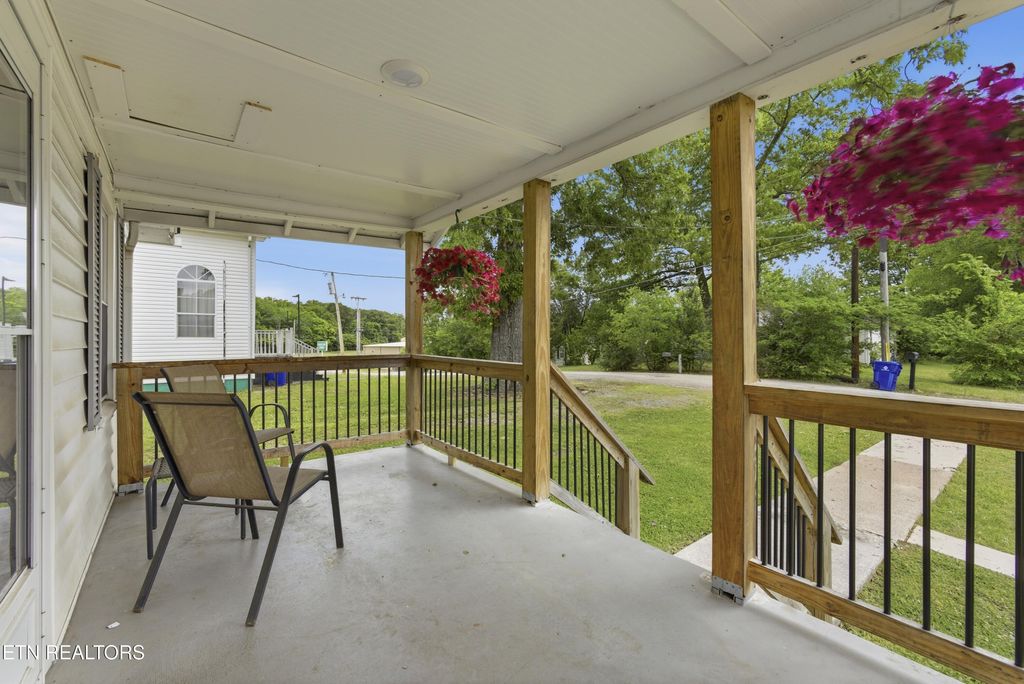 Photo of 118 Woody Ave, Harriman, TN 37748 (MLS # 1340209)