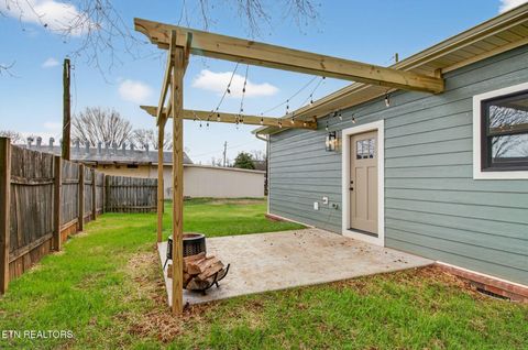 Tiny photo for 201 Cedar St, Loudon, TN 37774 (MLS # 1326941)