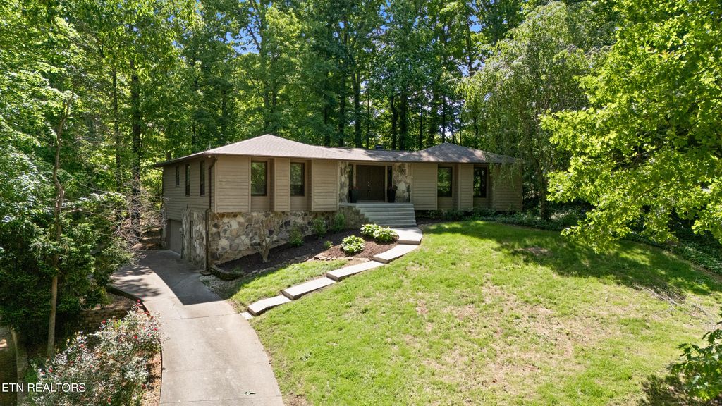 Photo of 302 Saint Andrews Drive, Knoxville, TN 37934 (MLS # 1339484)