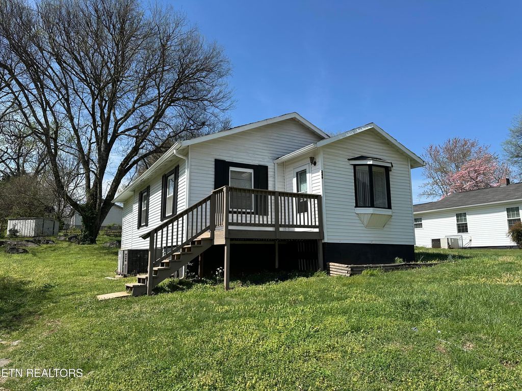 Photo of 246 W Newcomen St, Alcoa, TN 37701 (MLS # 1296366)