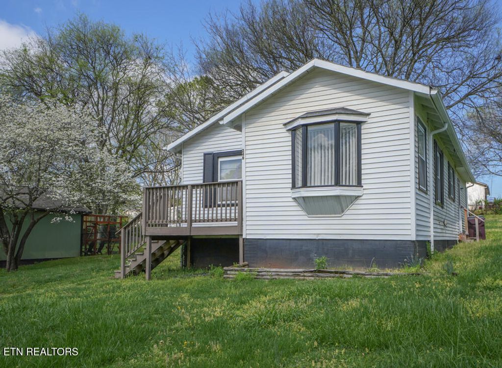 Photo of 246 W Newcomen St, Alcoa, TN 37701 (MLS # 1296366)