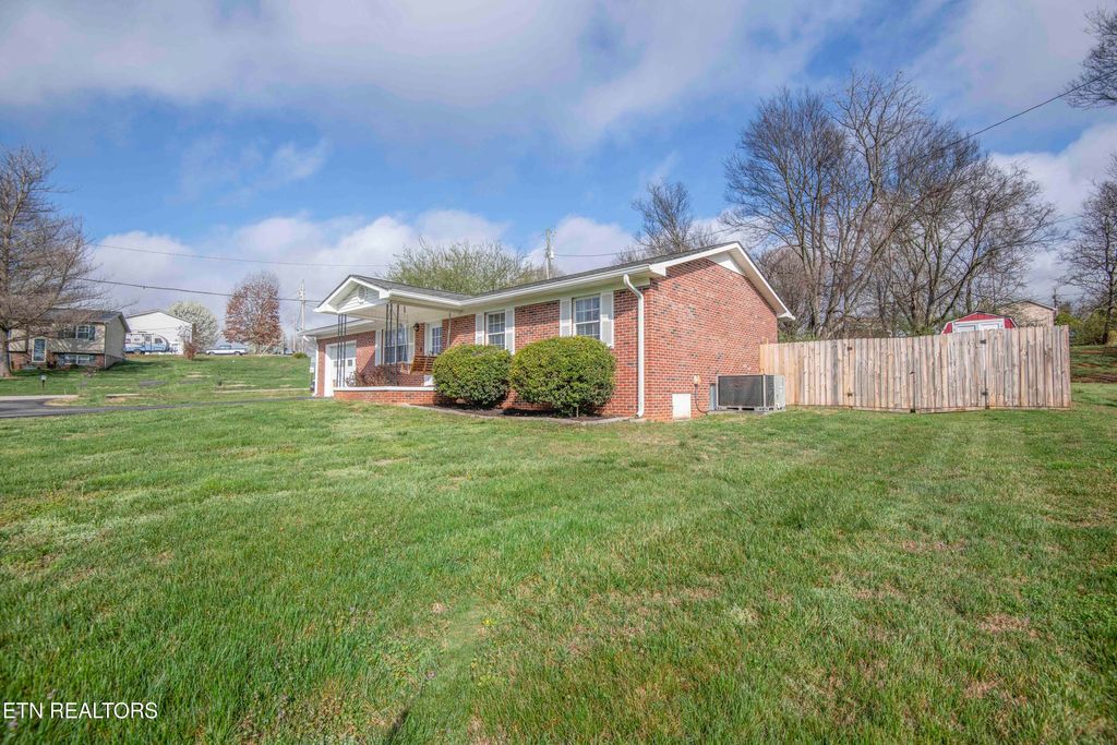 Photo of 1004 Susan Drive, New Market, TN 37820 (MLS # 1332043)