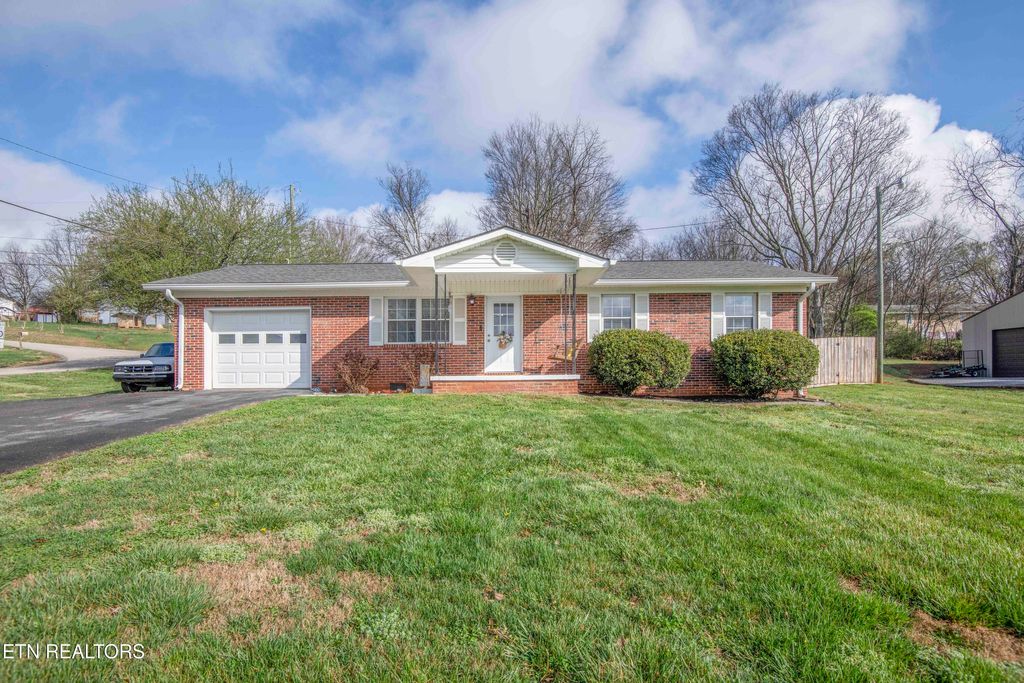 Photo of 1004 Susan Drive, New Market, TN 37820 (MLS # 1332043)