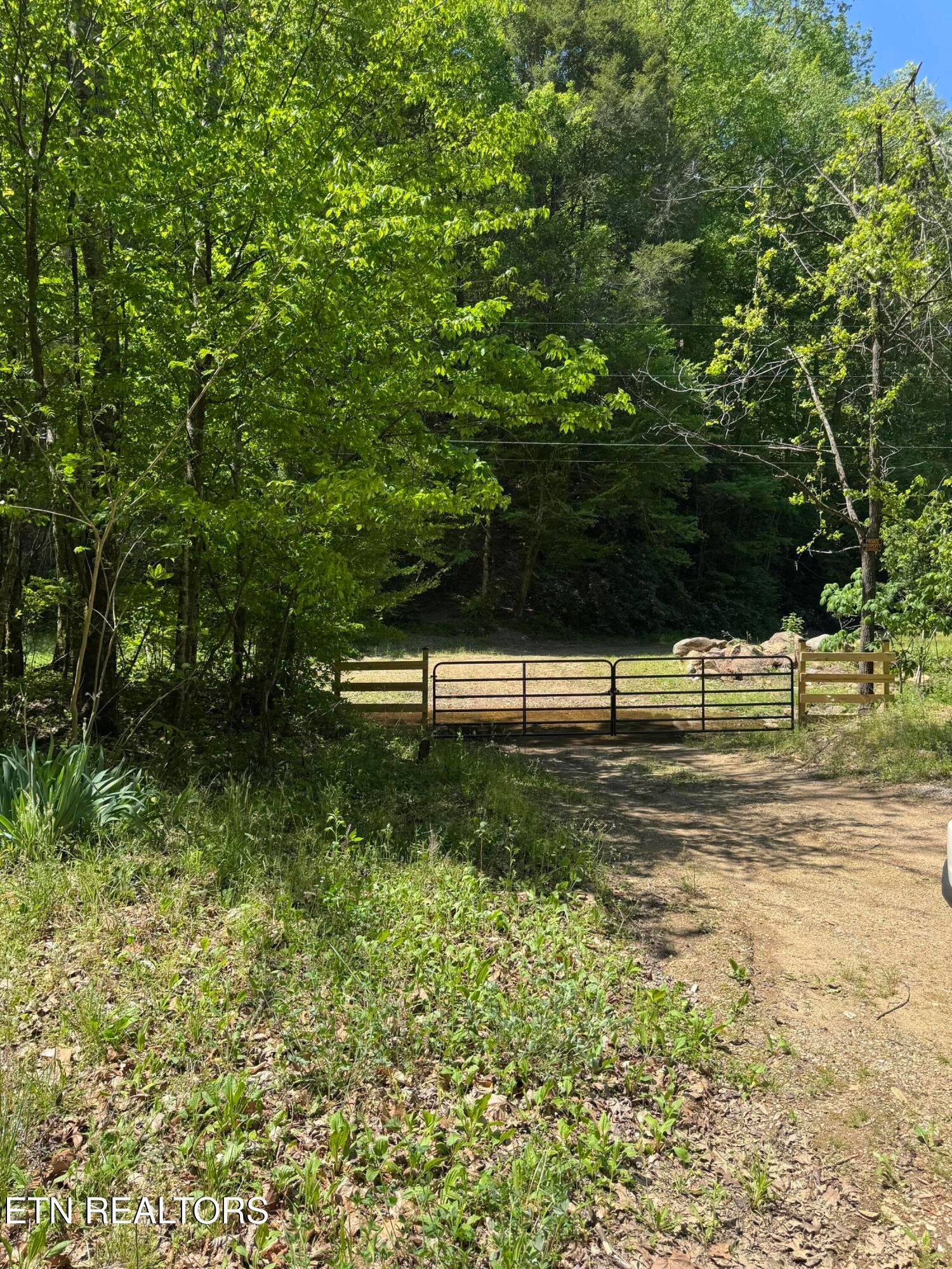 915 Chestnut Valley Rd
