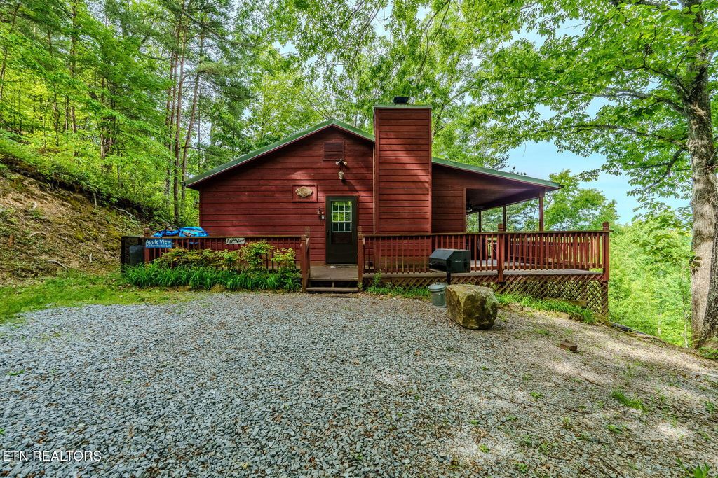 Photo of 3476 Bear Mountain Lane, Sevierville, TN 37876 (MLS # 1339911)