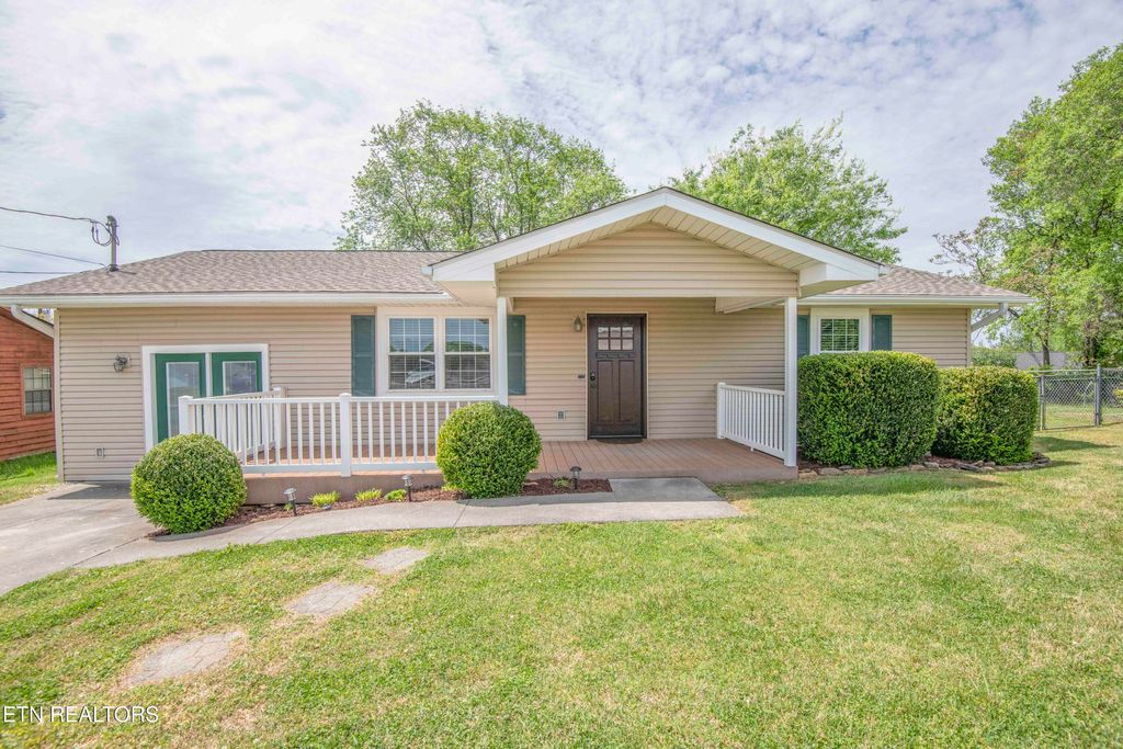 Photo of 207 N 6th St, Maryville, TN 37804 (MLS # 1336780)