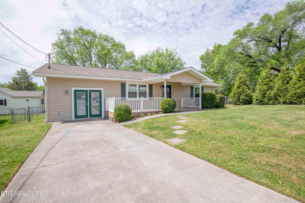 Photo of 207 N 6th St, Maryville, TN 37804 (MLS # 1336780)
