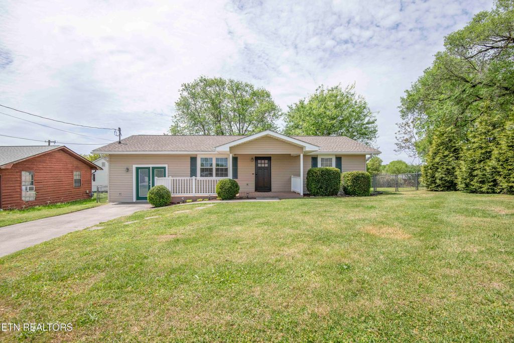Photo of 207 N 6th St, Maryville, TN 37804 (MLS # 1336780)
