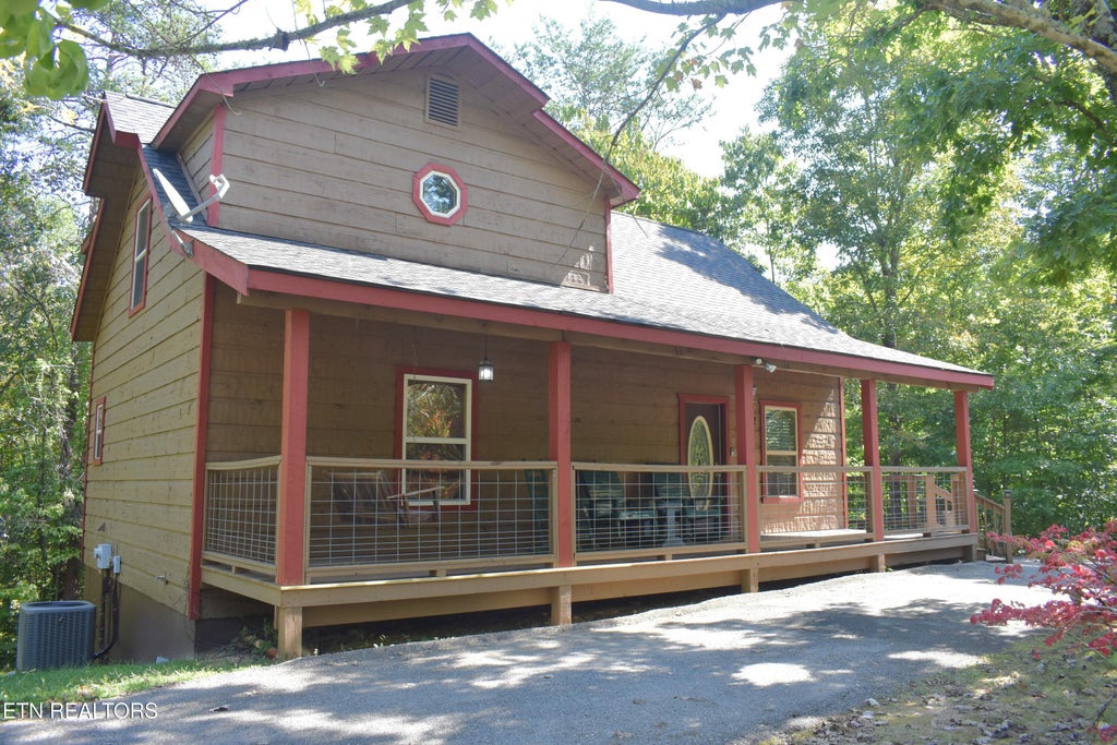 Photo of 1722 Scenic Woods Way, Sevierville, TN 37876 (MLS # 1356027)