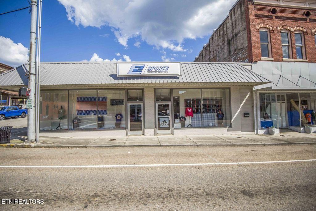 Photo of 430 N Roane St, Harriman, TN 37748 (MLS # 1318834)