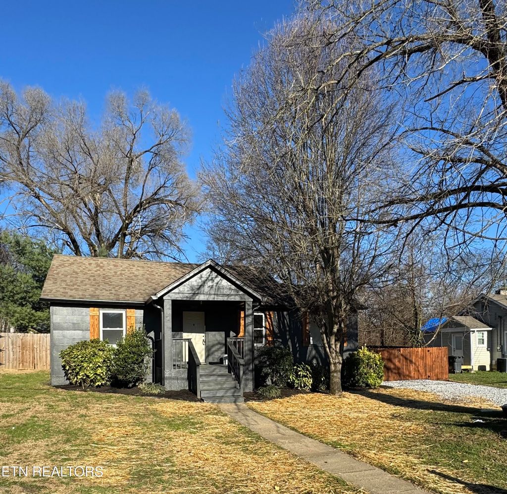 Photo of 2601 Croydon Rd, Knoxville, TN 37921 (MLS # 1325130)