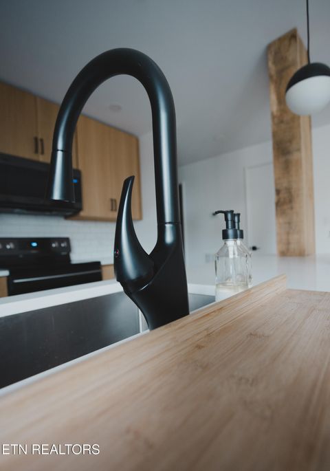 Tiny photo for 3415 N Broadway St #105, Knoxville, TN 37917 (MLS # 1333796)