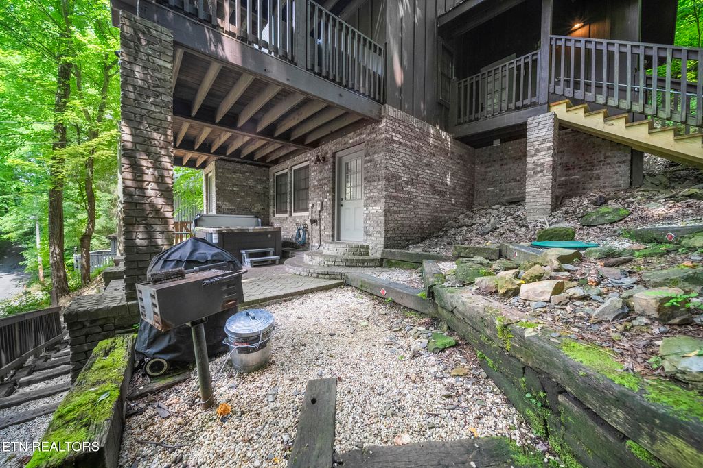 Photo of 1322 North Baden Drive, Gatlinburg, TN 37738 (MLS # 1310103)